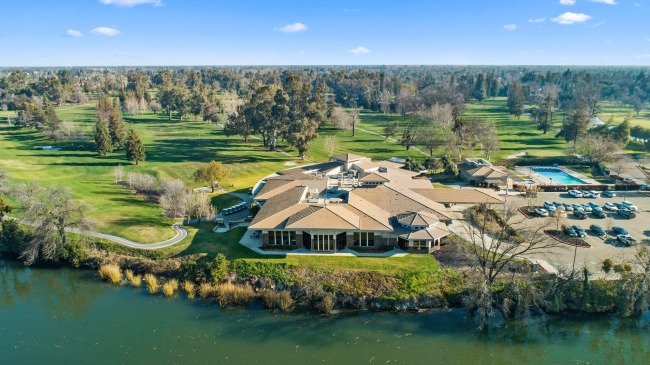 Best public golf courses Modesto Stockton driving range near you