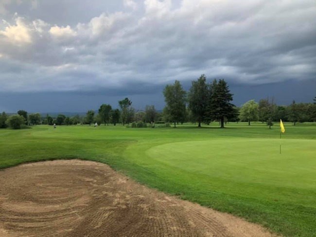 Best public golf courses Quebec City driving range near you