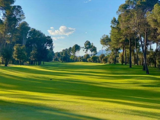 Best golf courses Barcelona driving ranges your area