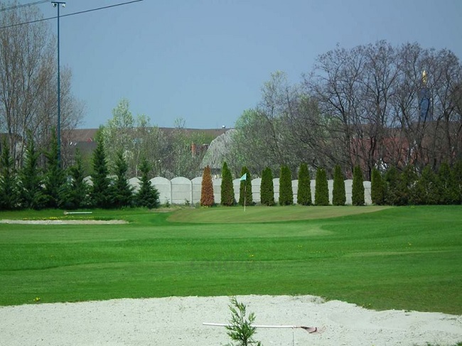 Best golf courses Budapest driving ranges your area