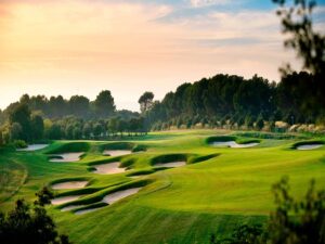 Local 18 hole golf courses Barcelona pro shops near you