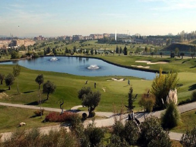 Best golf courses Madrid driving ranges your area