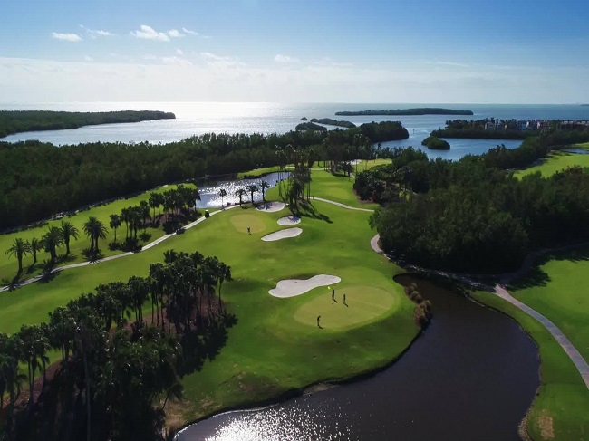 Local 18 hole golf courses Miami pro shops near you