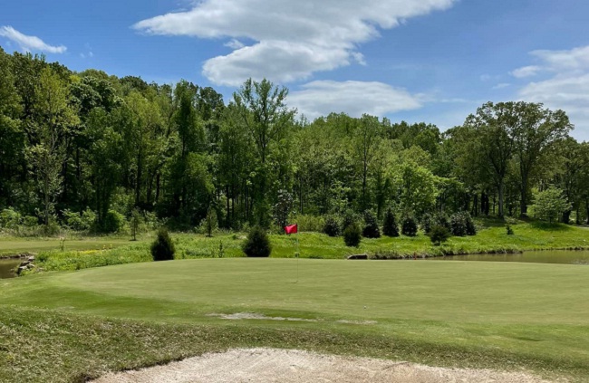 Local 18 hole golf courses Memphis pro shops near you