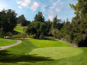 Local 18 hole golf courses Oakland pro shops near you