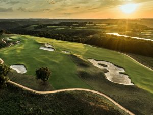 Local 18 hole golf courses Branson pro shops near you